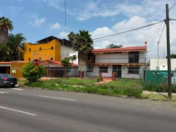 Casa - Terreno en Venta en Ciudad del Sol en Zapopan, Jalisco
