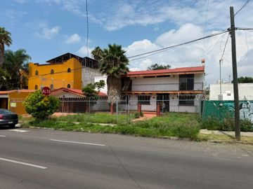Casa - Terreno en Venta en Ciudad del Sol en Zapopan, Jalisco