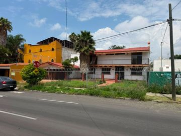 Casa - Terreno en Venta en Ciudad del Sol en Zapopan, Jalisco