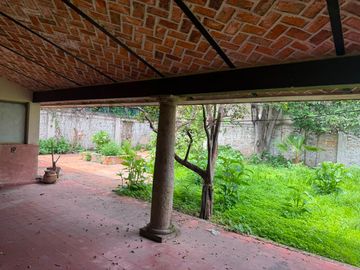 Casa - Terreno en Venta en Ciudad del Sol en Zapopan, Jalisco