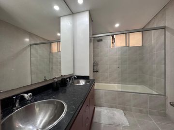 Apartamento Amoblado en Venta en el Tesoro,Poblado Medellin Antioquia
