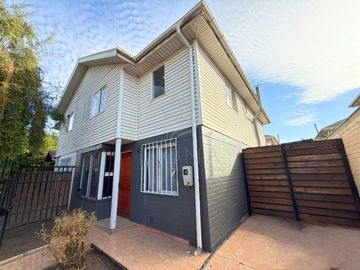 Casa En Arriendo En Maipú | 4 Dormitorios | 3 Baños | 109 M²