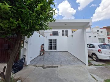 CASA EN VENTA BRISAS DEL PEDREGAL LEÓN, GTO. ZONA SUR. FRACC. PRIVADO CON ALBERCA A UNOS PASOS DE BLVD LA LUZ.