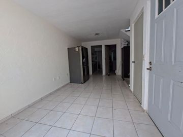 CASA EN VENTA BRISAS DEL PEDREGAL LEÓN, GTO. ZONA SUR. FRACC. PRIVADO CON ALBERCA A UNOS PASOS DE BLVD LA LUZ.