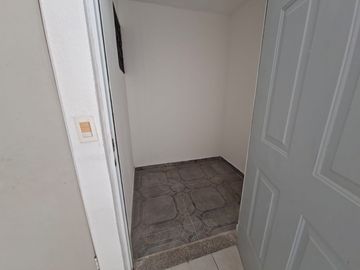 CASA EN VENTA BRISAS DEL PEDREGAL LEÓN, GTO. ZONA SUR. FRACC. PRIVADO CON ALBERCA A UNOS PASOS DE BLVD LA LUZ.