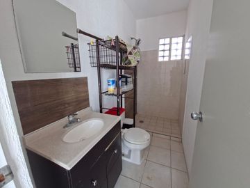CASA EN VENTA BRISAS DEL PEDREGAL LEÓN, GTO. ZONA SUR. FRACC. PRIVADO CON ALBERCA A UNOS PASOS DE BLVD LA LUZ.