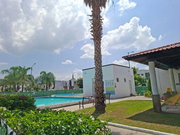 CASA EN VENTA BRISAS DEL PEDREGAL LEÓN, GTO. ZONA SUR. FRACC. PRIVADO CON ALBERCA A UNOS PASOS DE BLVD LA LUZ.