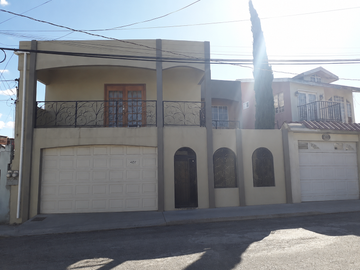 Casa de renta en Villa Fontana  1,300 Dlls