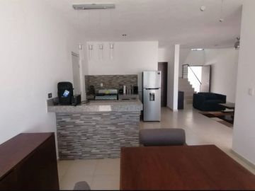 CASA EN VENTA DE 4 RECAMARAS CON ALBERCA EN PRIVADA PRADERAS DEL MAYAB CONKAL
