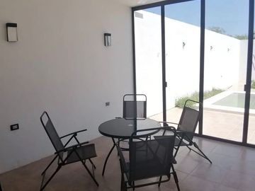 CASA EN VENTA DE 4 RECAMARAS CON ALBERCA EN PRIVADA PRADERAS DEL MAYAB CONKAL