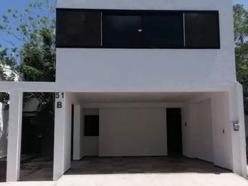 CASA EN VENTA DE 4 RECAMARAS CON ALBERCA EN PRIVADA PRADERAS DEL MAYAB CONKAL