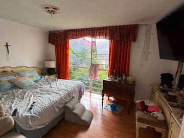 Oportunidad! Casa con bodega y local en Av. Tláhuac, uso de suelo mixto
