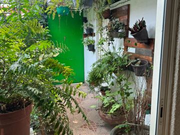 Oportunidad! Casa con bodega y local en Av. Tláhuac, uso de suelo mixto