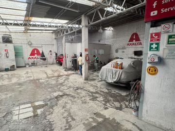 Oportunidad! Casa con bodega y local en Av. Tláhuac, uso de suelo mixto