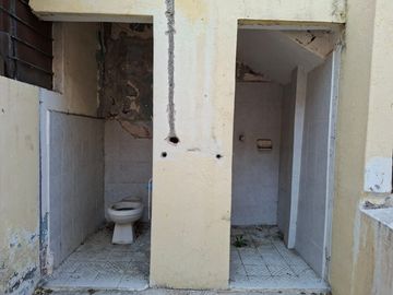 CASA IDEAL PARA REMODELACIÓN DE 5 RECÁMARAS, TEMIXCO, MORELOS.