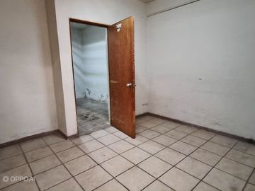 Bodega con Departamento en VENTA col. La Perla, Guadalajara.