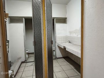 Bodega con Departamento en VENTA col. La Perla, Guadalajara.
