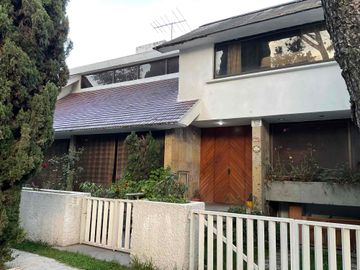 VENTA CASA PARA REMODELAR EN LOMAS DE LA HERRADURA