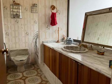 VENTA CASA PARA REMODELAR EN LOMAS DE LA HERRADURA