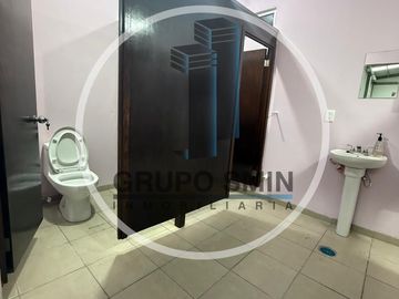 BODEGA COMERCIAL EN RENTA DE 700 M2 EN BANTHI SAN JUAN DEL RIO