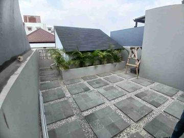 Rumah Modern 3 Lantai Rapih Siap Huni LT 86 Di Pondok Bambu Jakarta Timur
