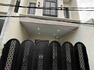 DIJUAL RUMAH BRAND NEW DI KAWASAN STRATEGIS KELAPA DUA, KEBON JERUK JAKARTA BARAT