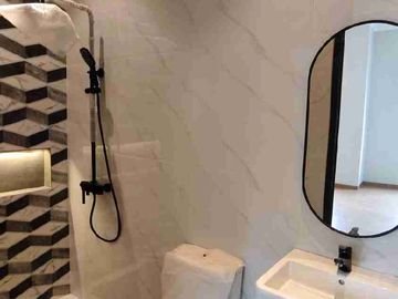 DIJUAL RUMAH BRAND NEW DI KAWASAN STRATEGIS KELAPA DUA, KEBON JERUK JAKARTA BARAT