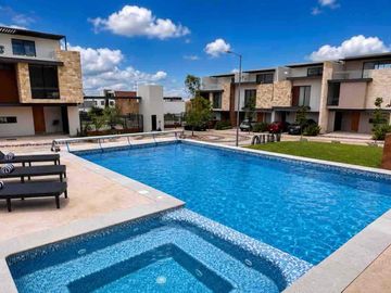 Se vende casa en privada