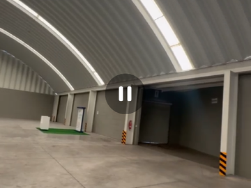 Bodega con andén de descarga, oficina 1230m²