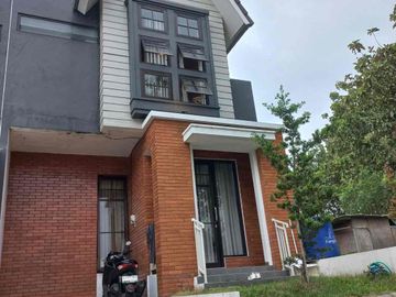 Rumah di Adyna Residence Tasikmadu Akordion Dkt Exit Tol Karanglo
