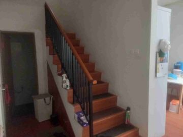 Di Jual Rumah 2 Lantai, Lokasi Super Strategis, Bebas Banjir, di Cluster Lavesh, Harapan Indah, Bekasi