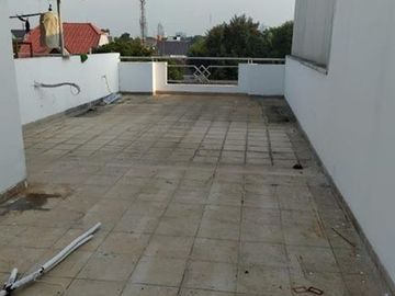 Disewakan Ruko 2 lantai , Luas 110m2 di Kemang Selatan  VIII