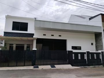 DIJUAL CEPAT! Rumah + Gudang dengan SHM di Pondok Kopi Duren Sawit - Jakarta Timur