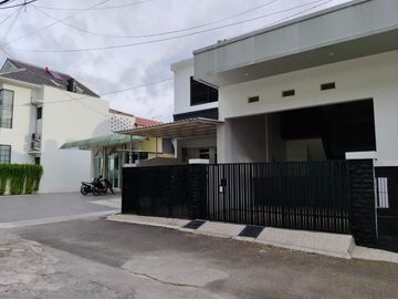 DIJUAL CEPAT! Rumah + Gudang dengan SHM di Pondok Kopi Duren Sawit - Jakarta Timur