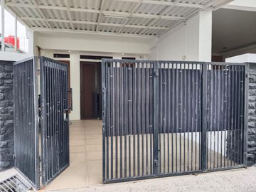DIJUAL CEPAT! Rumah + Gudang dengan SHM di Pondok Kopi Duren Sawit - Jakarta Timur