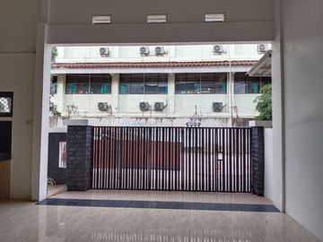 DIJUAL CEPAT! Rumah + Gudang dengan SHM di Pondok Kopi Duren Sawit - Jakarta Timur