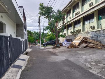 DIJUAL CEPAT! Rumah + Gudang dengan SHM di Pondok Kopi Duren Sawit - Jakarta Timur