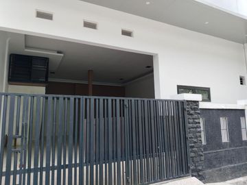 DIJUAL CEPAT! Rumah + Gudang dengan SHM di Pondok Kopi Duren Sawit - Jakarta Timur