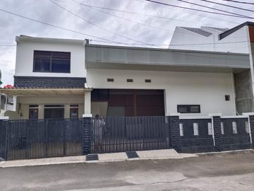 DIJUAL CEPAT! Rumah + Gudang dengan SHM di Pondok Kopi Duren Sawit - Jakarta Timur