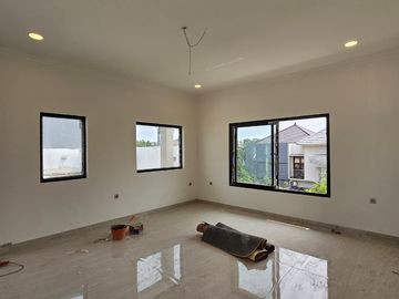 This brand-new, two-storey residence is ideally located in the prestigious Gandaria area