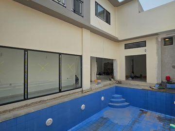 This brand-new, two-storey residence is ideally located in the prestigious Gandaria area