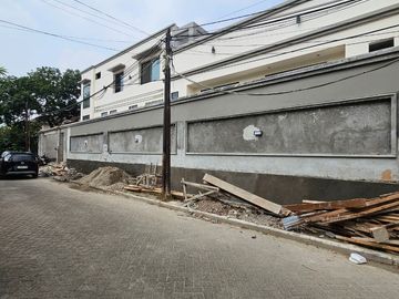 This brand-new, two-storey residence is ideally located in the prestigious Gandaria area