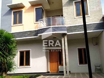 RUMAH MODERN MINIMALIS SIAP HUNI LOKASI STRATEGIS DALAM KOMPLEK CLUSTER DI BINTARO