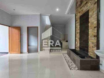 RUMAH MODERN MINIMALIS SIAP HUNI LOKASI STRATEGIS DALAM KOMPLEK CLUSTER DI BINTARO