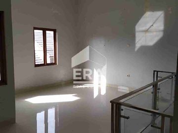 RUMAH MODERN MINIMALIS SIAP HUNI LOKASI STRATEGIS DALAM KOMPLEK CLUSTER DI BINTARO