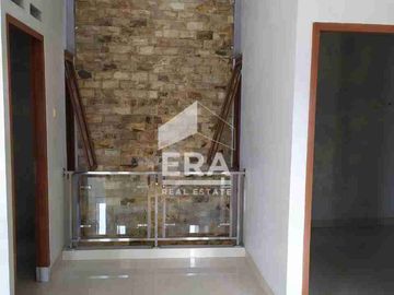 RUMAH MODERN MINIMALIS SIAP HUNI LOKASI STRATEGIS DALAM KOMPLEK CLUSTER DI BINTARO