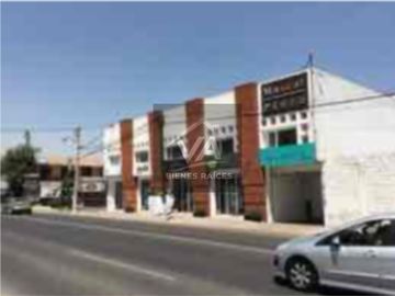 Oficina, consultorio en renta en Plaza con alta afluencia vehicular en Metepec