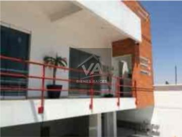 Oficina, consultorio en renta en Plaza con alta afluencia vehicular en Metepec