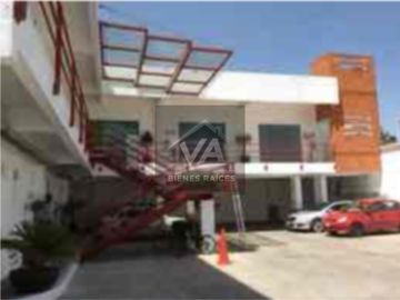 Oficina, consultorio en renta en Plaza con alta afluencia vehicular en Metepec