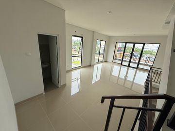 (STP) Di Jual / Disewakan Ruko iL Lago Grande Hadap Jalan